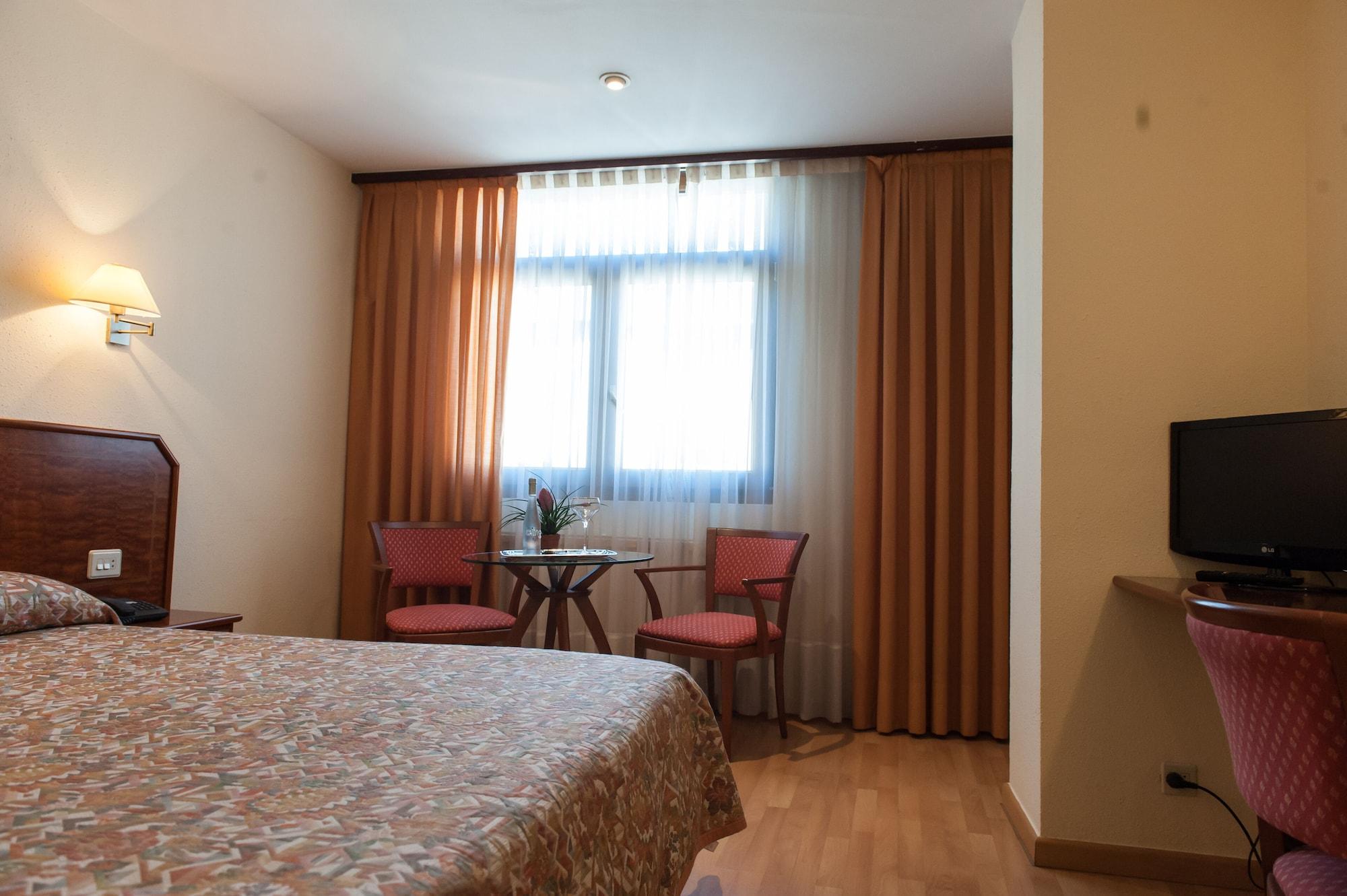 Éibar Hotel Unzaga Plaza מראה חיצוני תמונה
