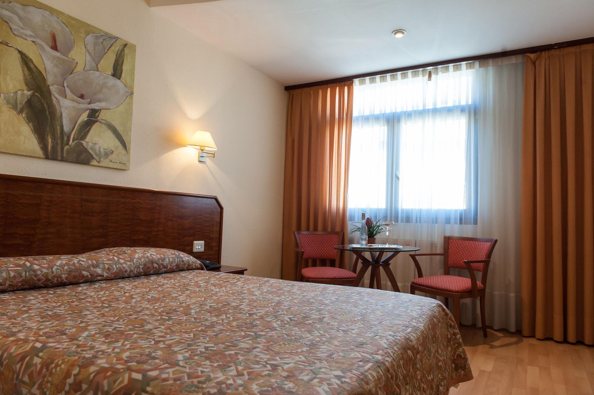Éibar Hotel Unzaga Plaza מראה חיצוני תמונה