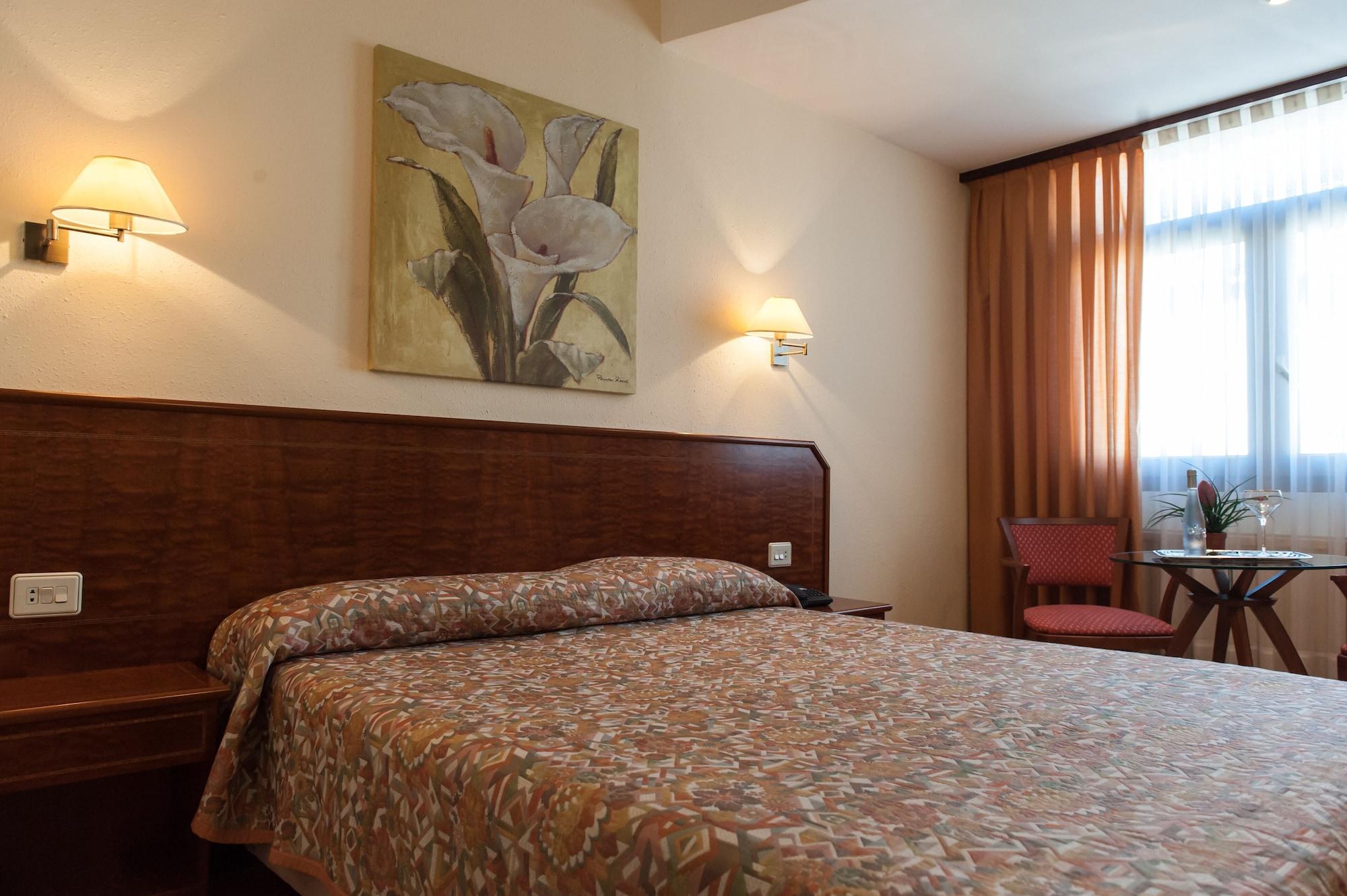 Éibar Hotel Unzaga Plaza מראה חיצוני תמונה