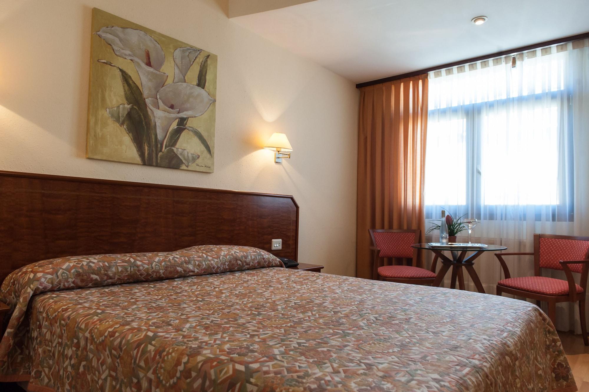 Éibar Hotel Unzaga Plaza מראה חיצוני תמונה