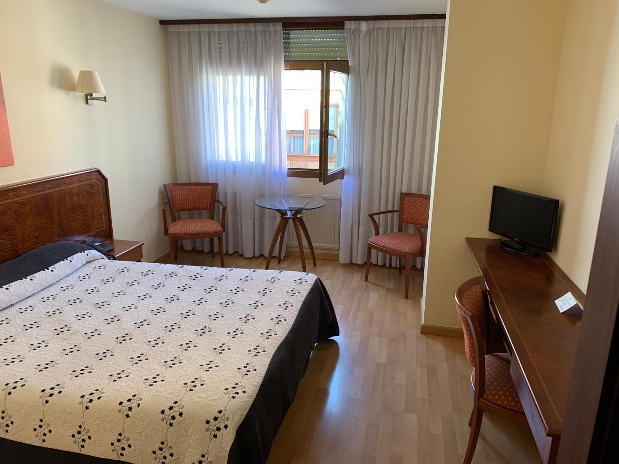 Éibar Hotel Unzaga Plaza מראה חיצוני תמונה