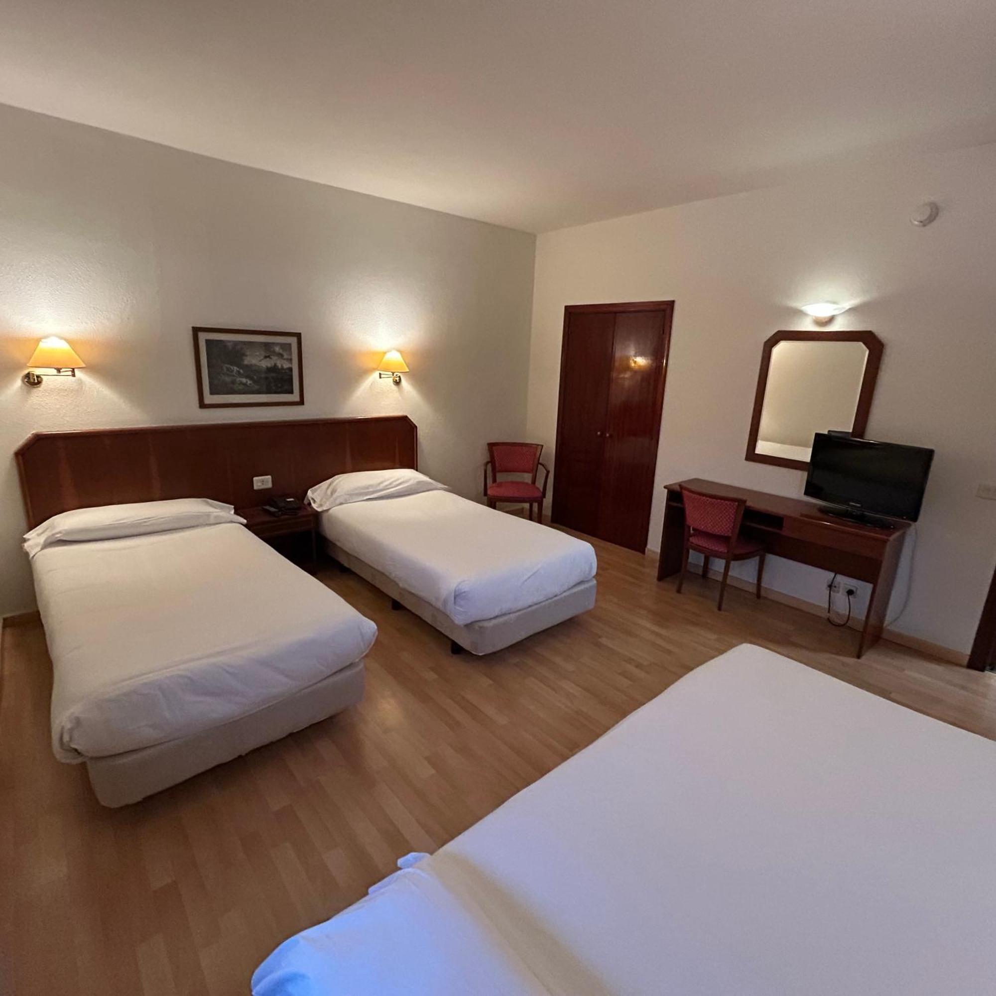 Éibar Hotel Unzaga Plaza מראה חיצוני תמונה