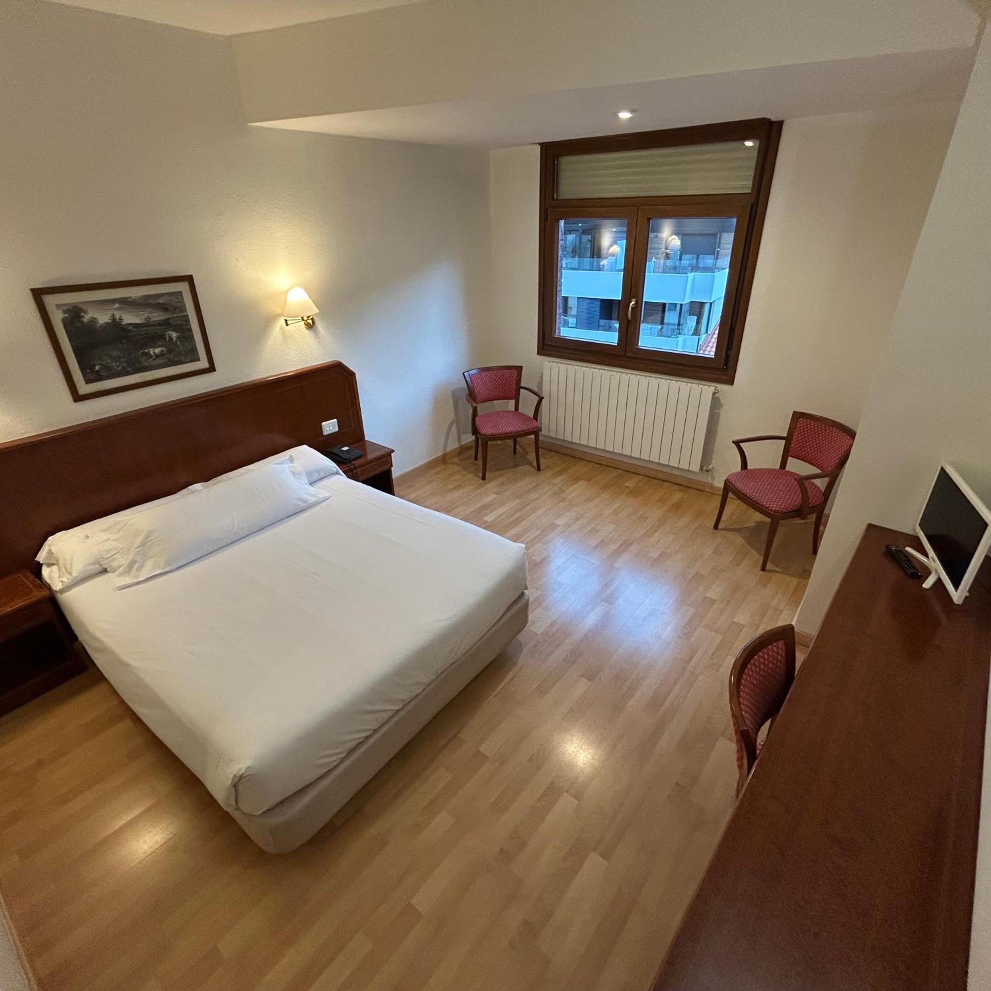 Éibar Hotel Unzaga Plaza מראה חיצוני תמונה